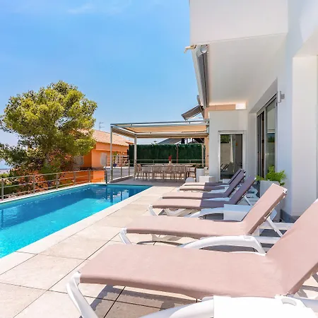 Giovanna I Villa Sitges